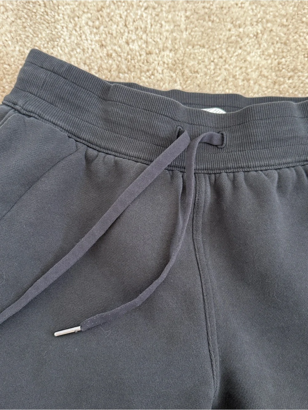 Lululemon Scuba Mid-Rise Wide-Leg Pant Short size small